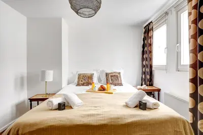 Un ou plusieurs lits dans un hébergement de l'établissement Bluestay 223 - Superb apartment in Paris
