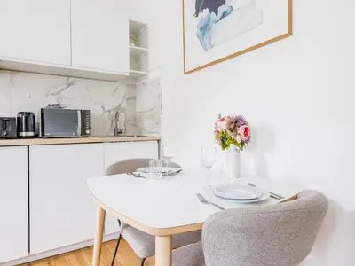 Cuisine ou kitchenette dans l'établissement Cosy Studio Etoile Friedland