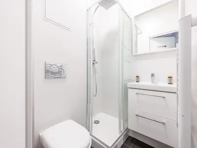 Salle de bains dans l'établissement Cosy Studio Etoile Friedland