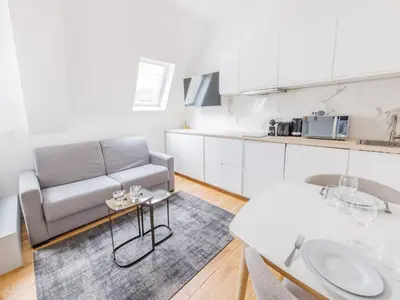 Cuisine ou kitchenette dans l'établissement Cosy Studio Etoile Friedland