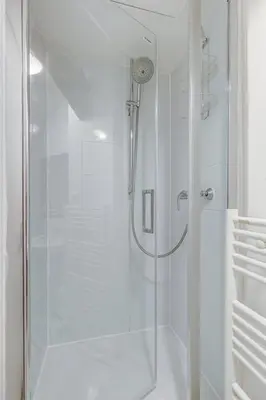 Salle de bains dans l'établissement Bluestay 224 - Superb apartment in Paris