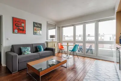 Coin salon dans l'établissement Charming apartment with balcony and view - 1BDR 2P - 19th arr