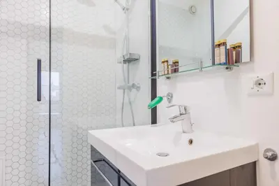 Salle de bains dans l'établissement Charming apartment with balcony and view - 1BDR 2P - 19th arr