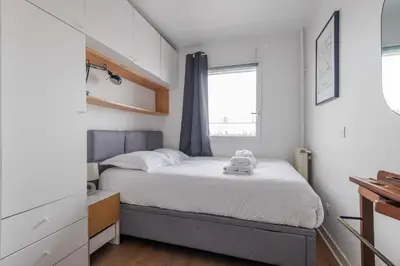Un ou plusieurs lits dans un hébergement de l'établissement Charming apartment with balcony and view - 1BDR 2P - 19th arr
