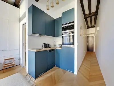 Cuisine ou kitchenette dans l'établissement Modern getaway for two - Marais Place Vosges