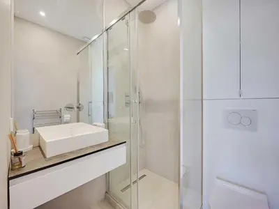 Salle de bains dans l'établissement Modern getaway for two - Marais Place Vosges