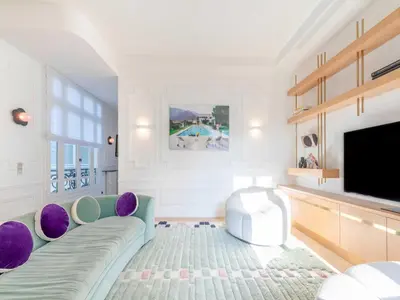 Télévision ou salle de divertissement dans l'établissement Exceptional 3BD - Trocadéro Victor Hugo