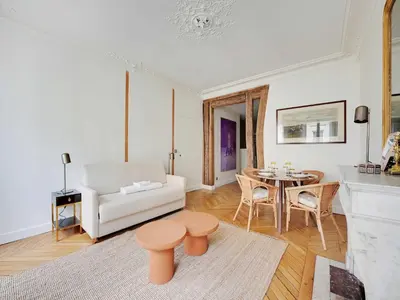 Un ou plusieurs lits dans un hébergement de l'établissement Stunning apartment - 1BR-4P- Jardin du Luxembourg