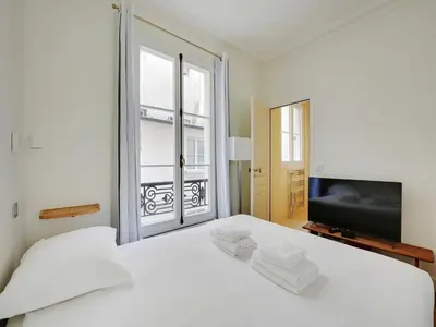 Un ou plusieurs lits dans un hébergement de l'établissement Stunning apartment - 1BR-4P- Jardin du Luxembourg
