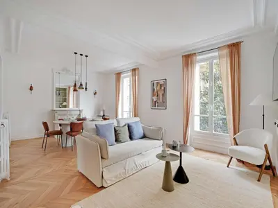 Coin salon dans l'établissement Superb apartment 2BDR 6P- Mairie de Neuilly