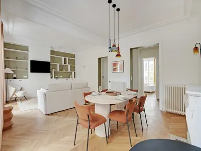 Télévision ou salle de divertissement dans l'établissement Superb apartment 2BDR 6P- Mairie de Neuilly