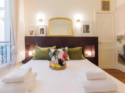 Un ou plusieurs lits dans un hébergement de l'établissement Superb central 2BDR 4P apartment - Palais Royal