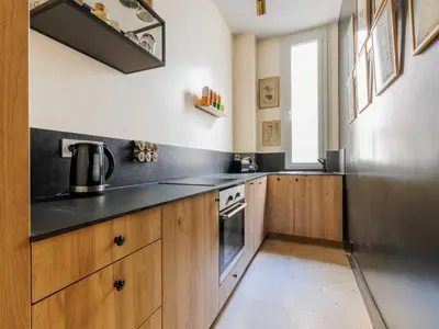 Cuisine ou kitchenette dans l'établissement Superb central 2BDR 4P apartment - Palais Royal