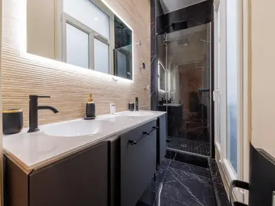 Salle de bains dans l'établissement Superb central 2BDR 4P apartment - Palais Royal