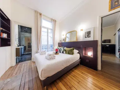 Un ou plusieurs lits dans un hébergement de l'établissement Superb central 2BDR 4P apartment - Palais Royal