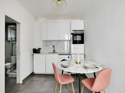 Cuisine ou kitchenette dans l'établissement Studio 2pers - 20th ard - Mobility lease
