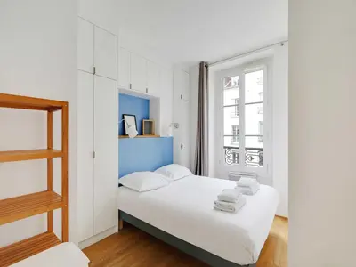 Un ou plusieurs lits dans un hébergement de l'établissement Comfortable Apt - 1BD 3P - Commerce Montparnasse