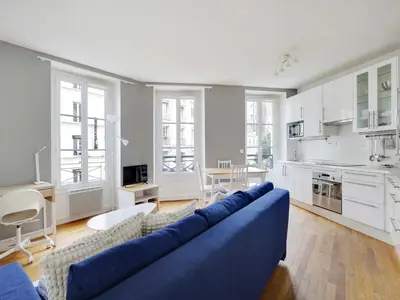 Cuisine ou kitchenette dans l'établissement Comfortable Apt - 1BD 3P - Commerce Montparnasse