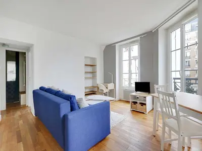 Télévision ou salle de divertissement dans l'établissement Comfortable Apt - 1BD 3P - Commerce Montparnasse