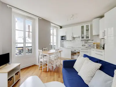 Cuisine ou kitchenette dans l'établissement Comfortable Apt - 1BD 3P - Commerce Montparnasse