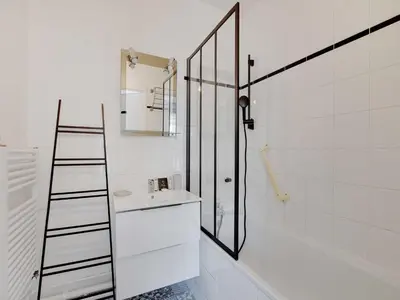 Salle de bains dans l'établissement Super flat with balcony 2P 1 BDR - Levallois