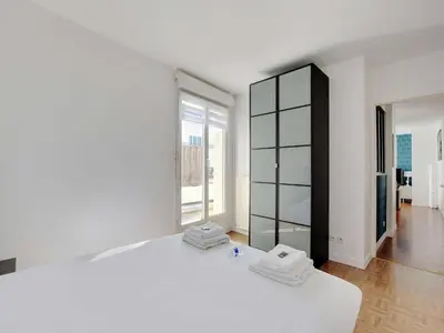 Un ou plusieurs lits dans un hébergement de l'établissement Super flat with balcony 2P 1 BDR - Levallois