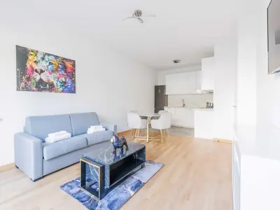 Coin salon dans l'établissement Charming apartment - Levallois-Perret - Mobility Lease