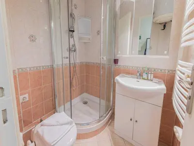Salle de bains dans l'établissement Cosy studio for two Tour Eiffel Champs de Mars