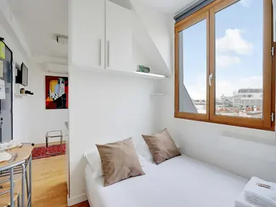 Un ou plusieurs lits dans un hébergement de l'établissement Cosy appt 1BDR 2P - Arc de Triomphe