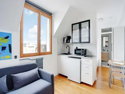 Cuisine ou kitchenette dans l'établissement Cosy appt 1BDR 2P - Arc de Triomphe