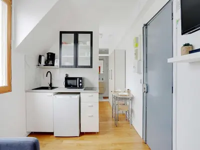 Cuisine ou kitchenette dans l'établissement Cosy appt 1BDR 2P - Arc de Triomphe