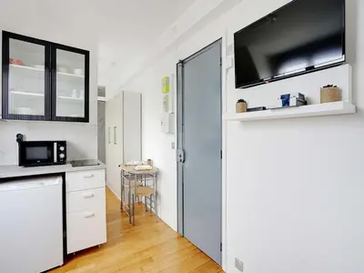 Cuisine ou kitchenette dans l'établissement Cosy appt 1BDR 2P - Arc de Triomphe