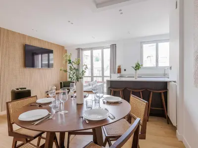Télévision ou salle de divertissement dans l'établissement Superb apartment - Neuilly sur Seine - Mobility lease