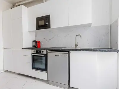 Cuisine ou kitchenette dans l'établissement Spacious apartment 3BDR 6P - Neuilly sur Seine