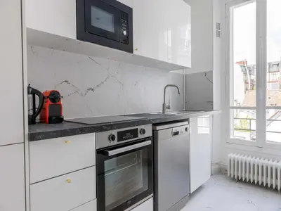 Cuisine ou kitchenette dans l'établissement Spacious apartment 3BDR 6P - Neuilly sur Seine
