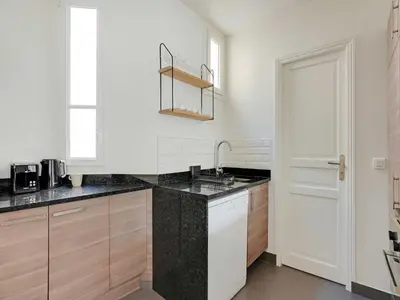 Cuisine ou kitchenette dans l'établissement Charming 1BDR - Jardin des plantes Austerlitz
