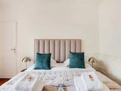 Un ou plusieurs lits dans un hébergement de l'établissement Charming 1BDR - Jardin des plantes Austerlitz