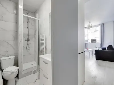 Salle de bains dans l'établissement Superb studio - Rivoli Hotel de ville - Mobility lease