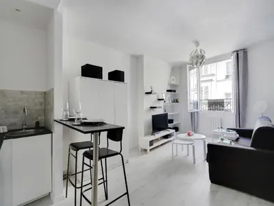 Cuisine ou kitchenette dans l'établissement Superb studio - Rivoli Hotel de ville - Mobility lease
