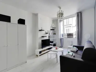 Télévision ou salle de divertissement dans l'établissement Superb studio - Rivoli Hotel de ville - Mobility lease