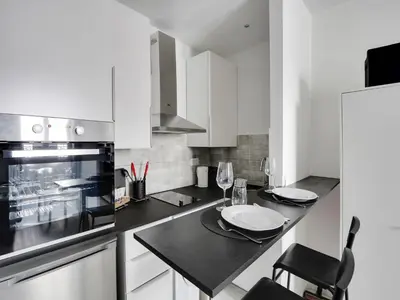Cuisine ou kitchenette dans l'établissement Superb studio - Rivoli Hotel de ville - Mobility lease