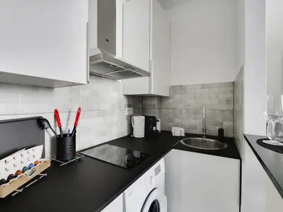 Cuisine ou kitchenette dans l'établissement Superb studio - Rivoli Hotel de ville - Mobility lease