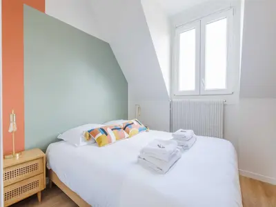 Un ou plusieurs lits dans un hébergement de l'établissement Superb Apt 2BDR 6P Porte de Champerret