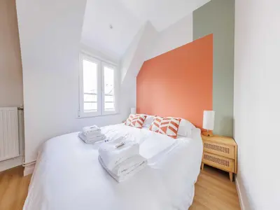Un ou plusieurs lits dans un hébergement de l'établissement Superb Apt 2BDR 6P Porte de Champerret
