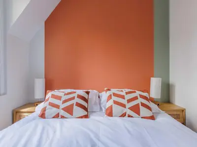 Un ou plusieurs lits dans un hébergement de l'établissement Superb Apt 2BDR 6P Porte de Champerret