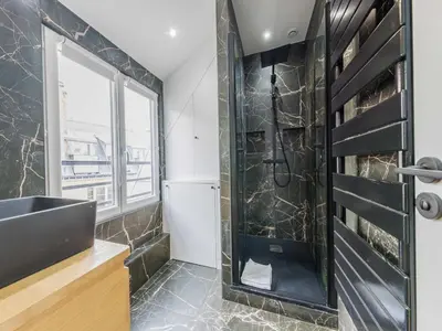 Salle de bains dans l'établissement Superb Apt 2BDR 6P Porte de Champerret