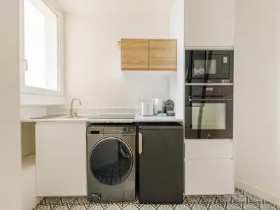 Cuisine ou kitchenette dans l'établissement Charming appt 2 BDR 4P Sacré-Coeur