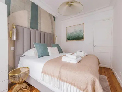Un ou plusieurs lits dans un hébergement de l'établissement Charming appt 2 BDR 4P Sacré-Coeur