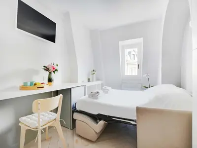 Un ou plusieurs lits dans un hébergement de l'établissement Newly renovated studio 2P- Elysée St-Honoré