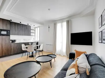 Télévision ou salle de divertissement dans l'établissement Charming apt - 2BR 5P - Sacré-Cœur Montmartre